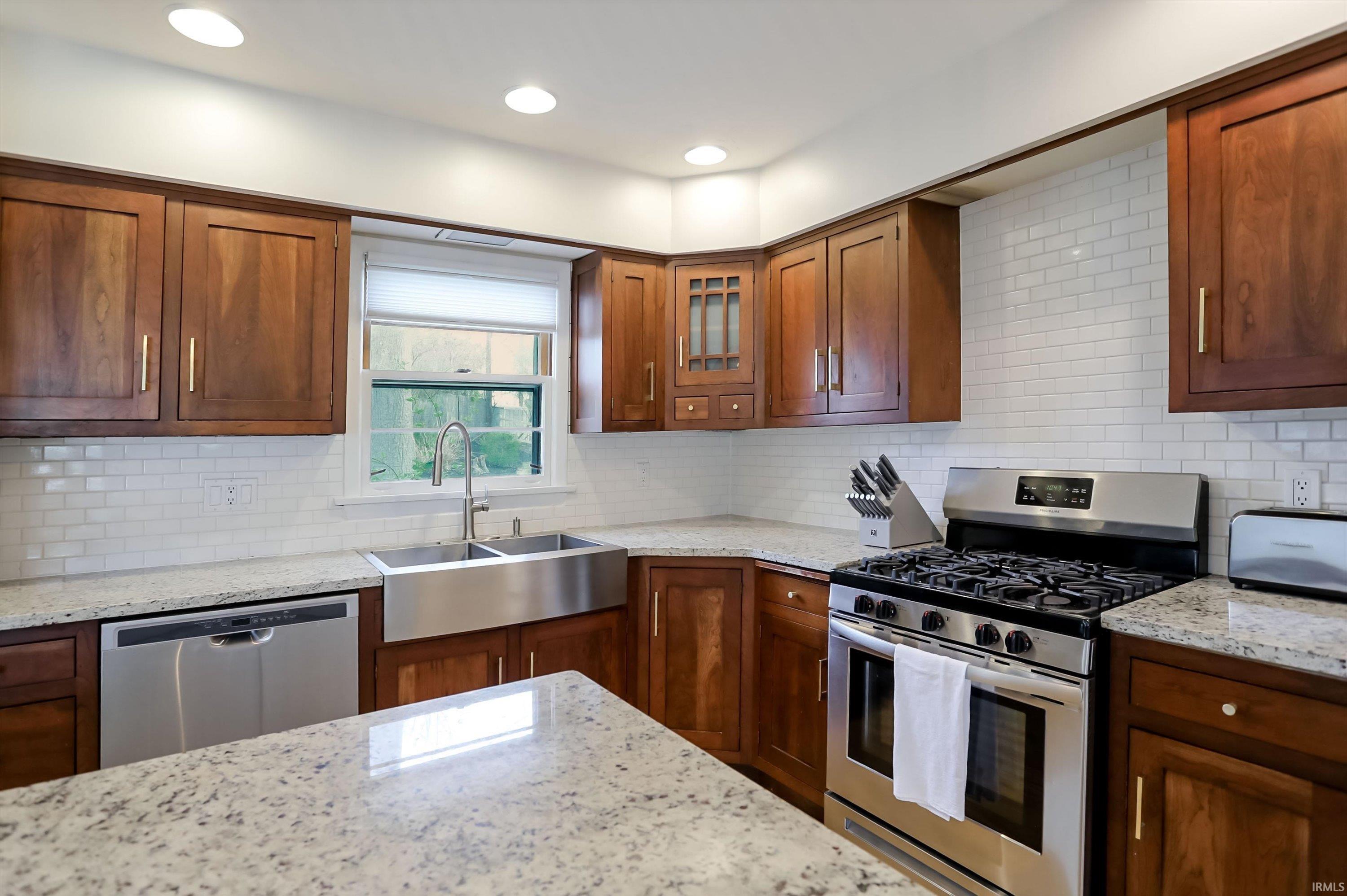 1601 E Ruby Lane