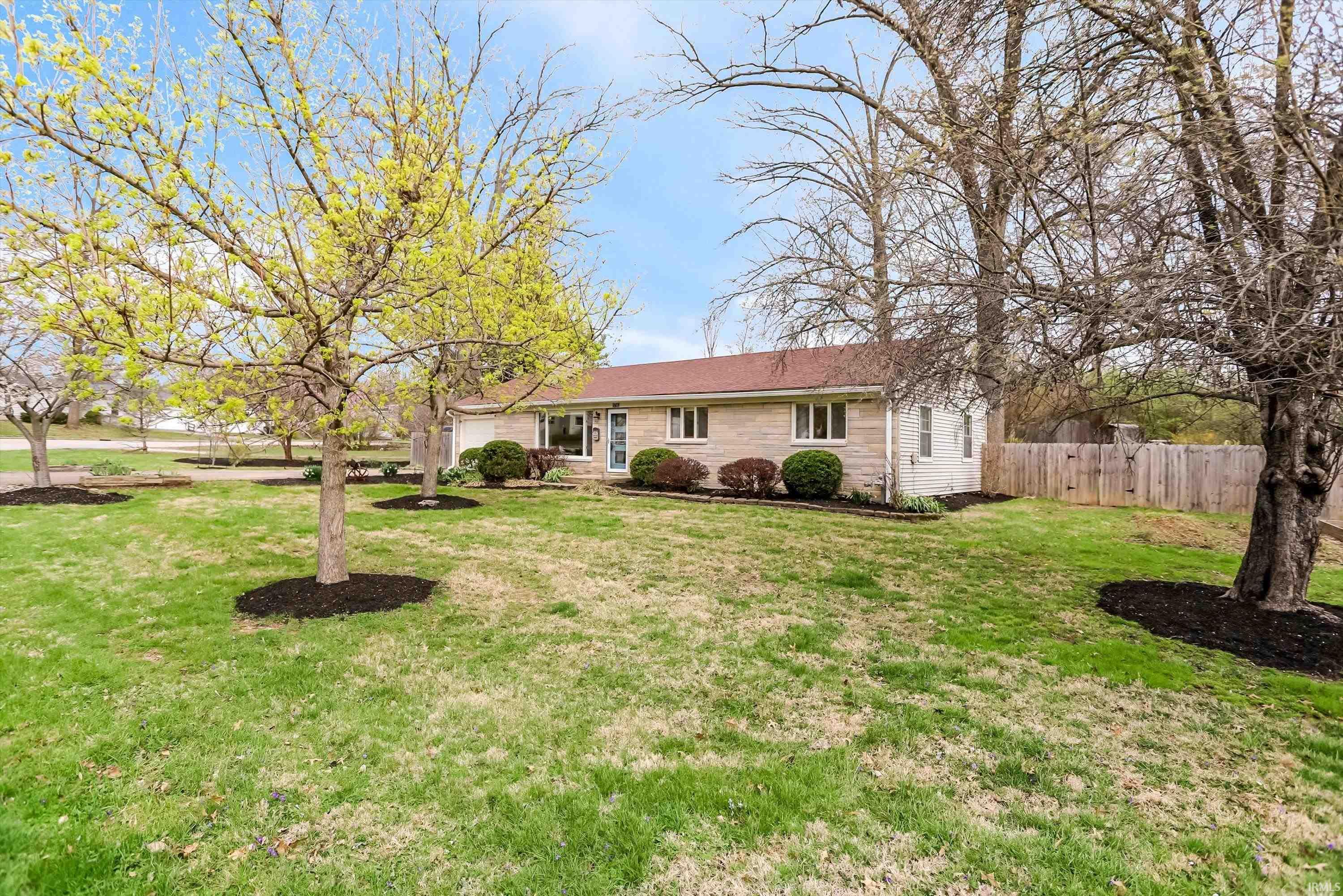 1601 E Ruby Lane