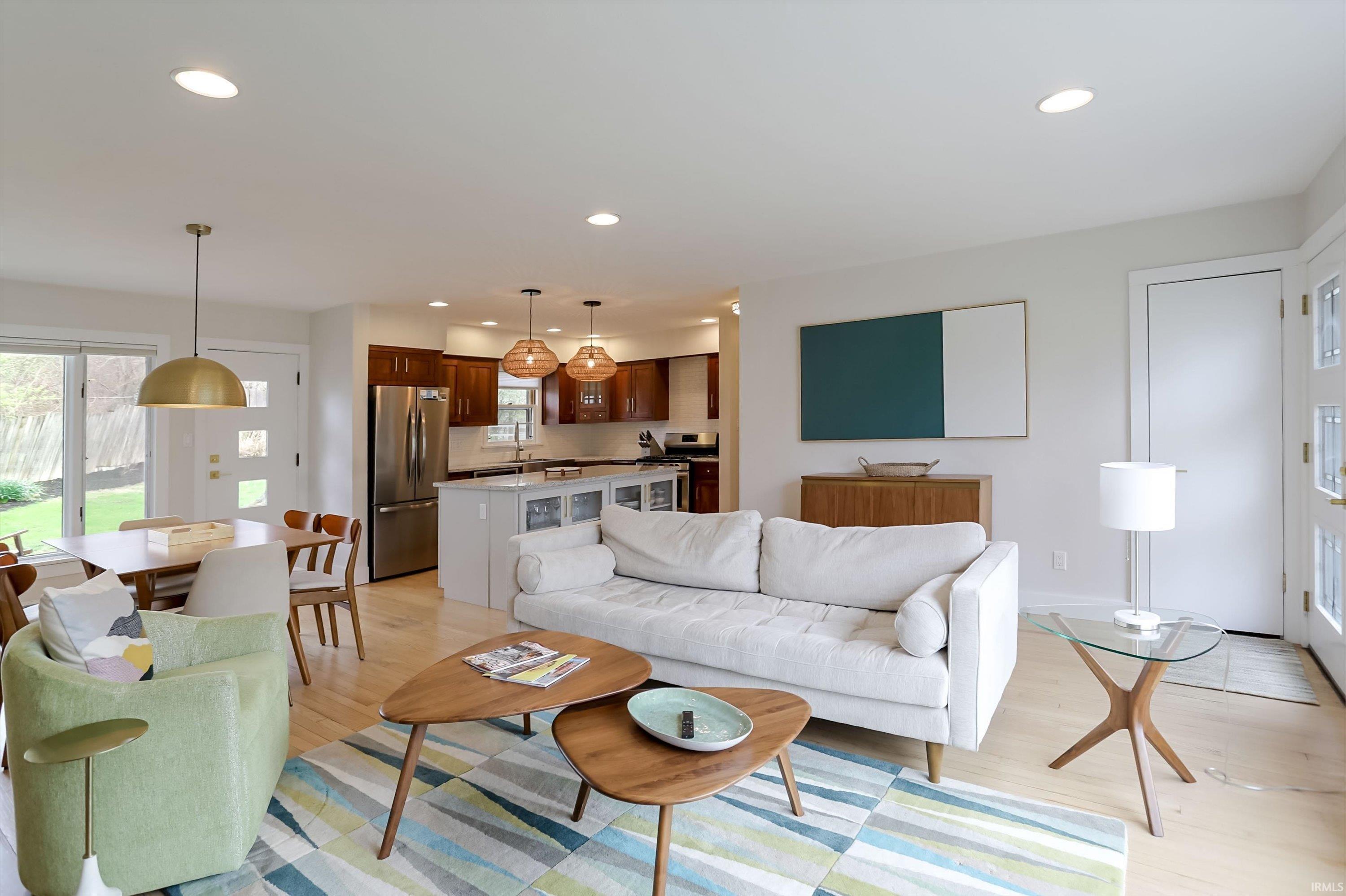 1601 E Ruby Lane