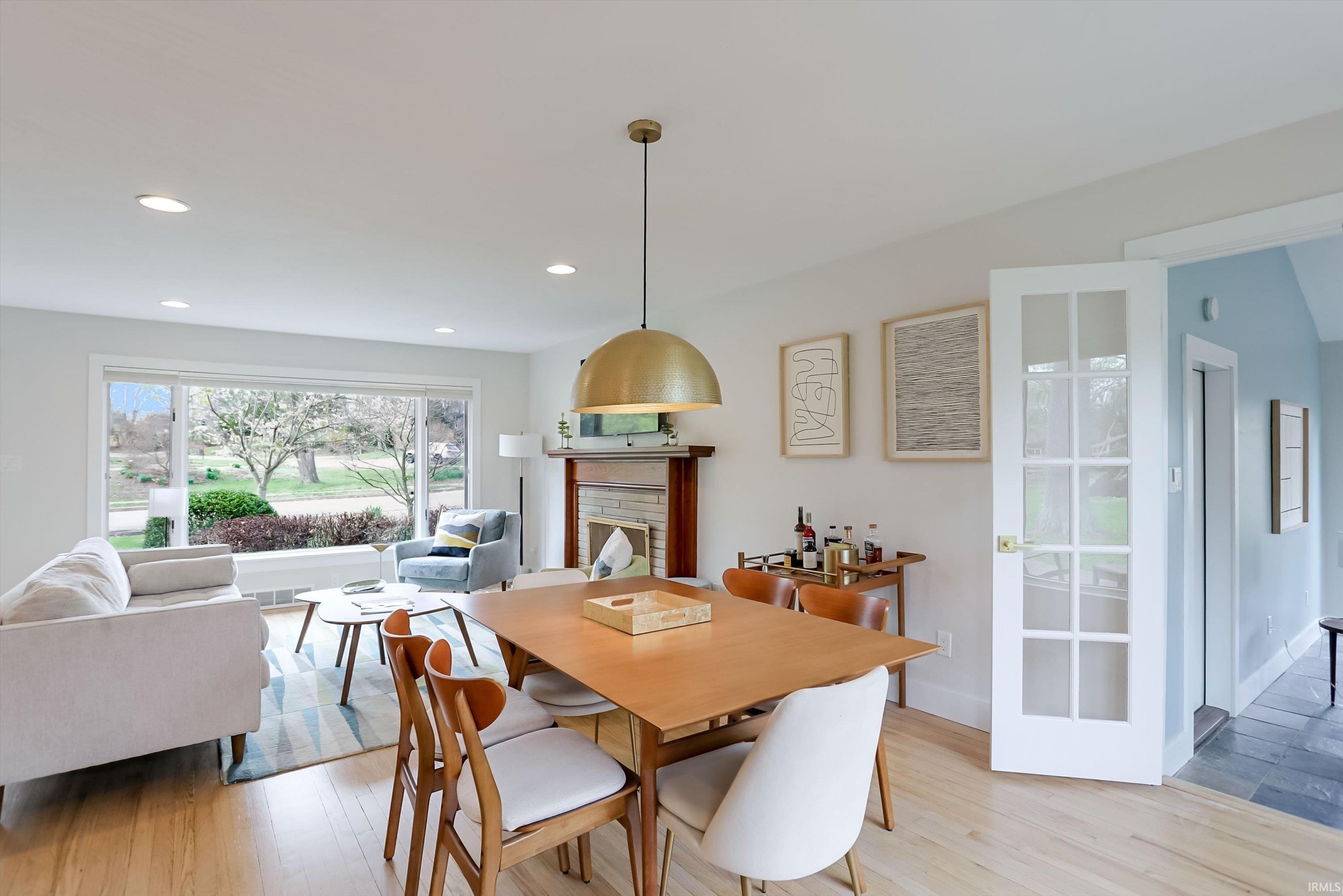 1601 E Ruby Lane