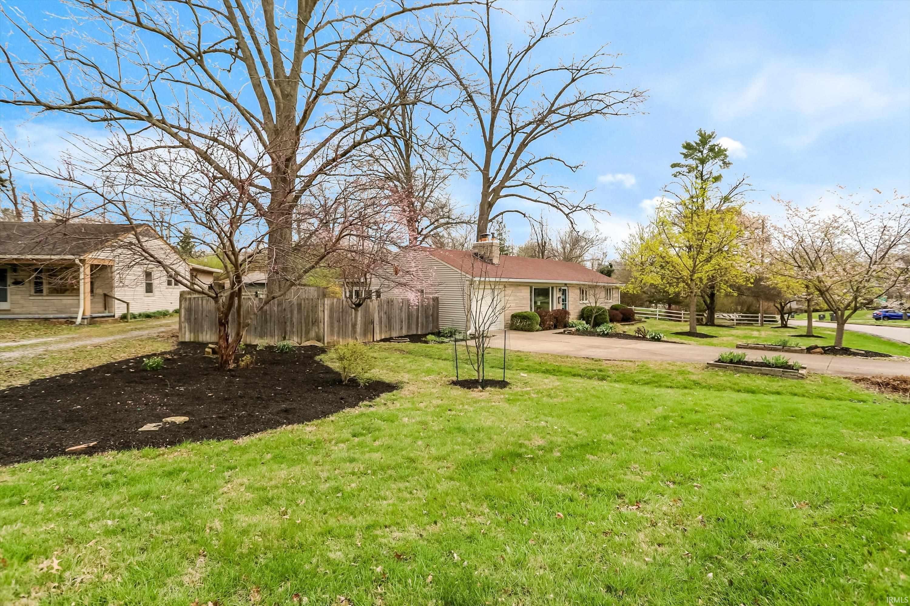 1601 E Ruby Lane