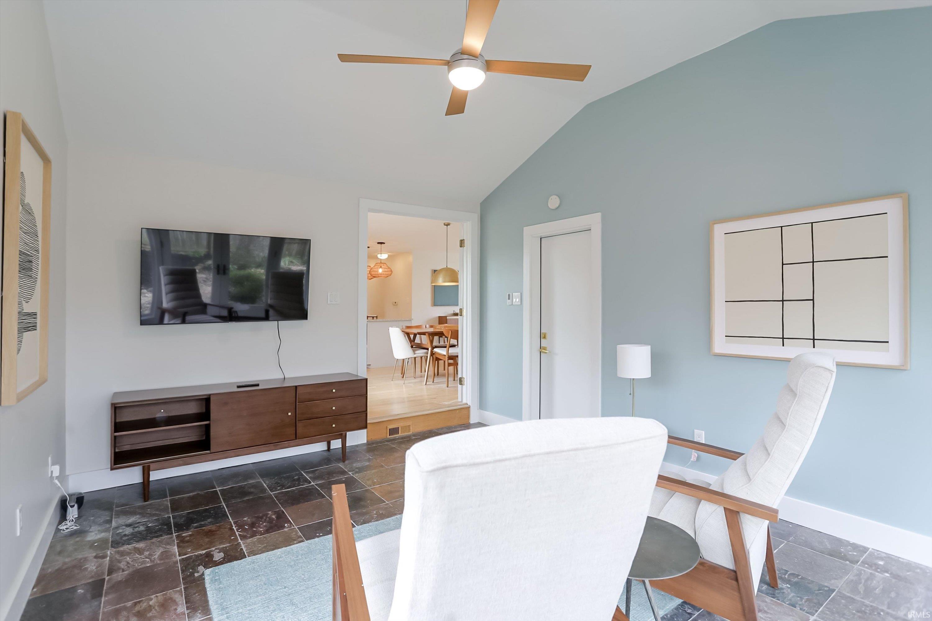 1601 E Ruby Lane