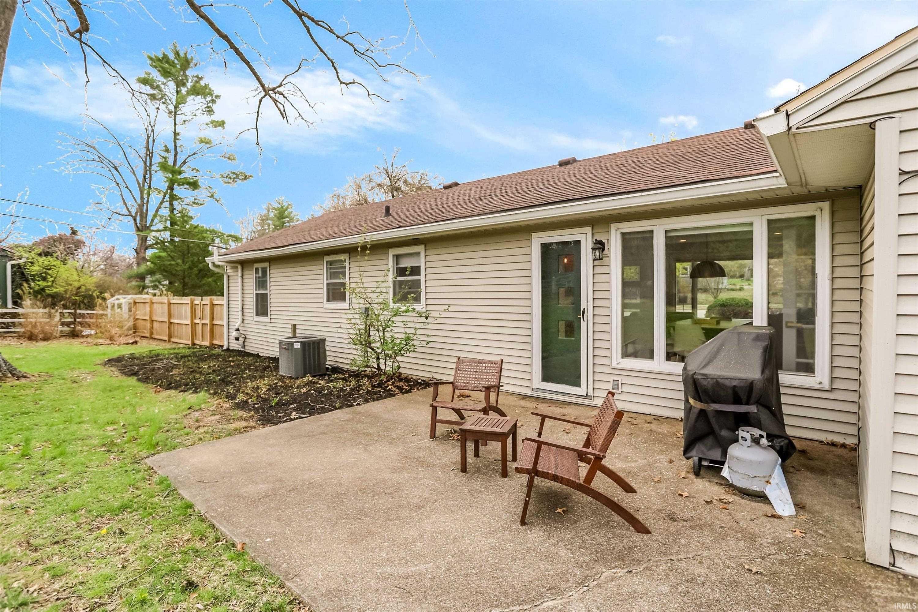 1601 E Ruby Lane