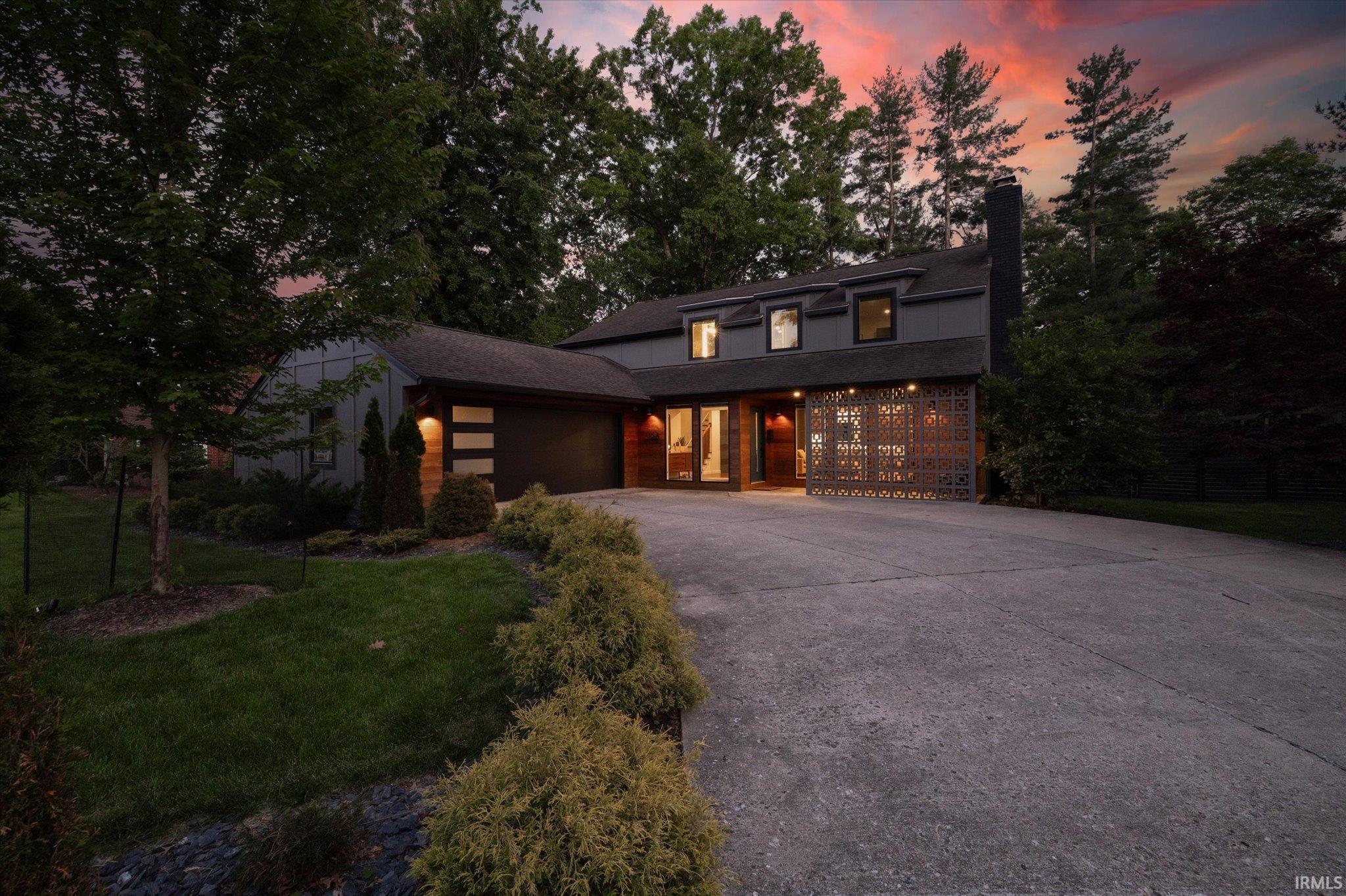1918 E Ruby Lane