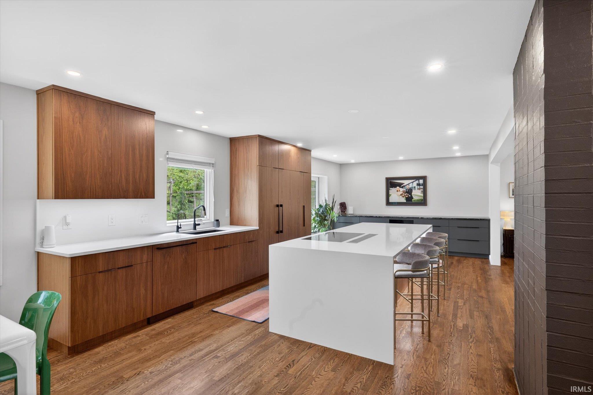 1918 E Ruby Lane