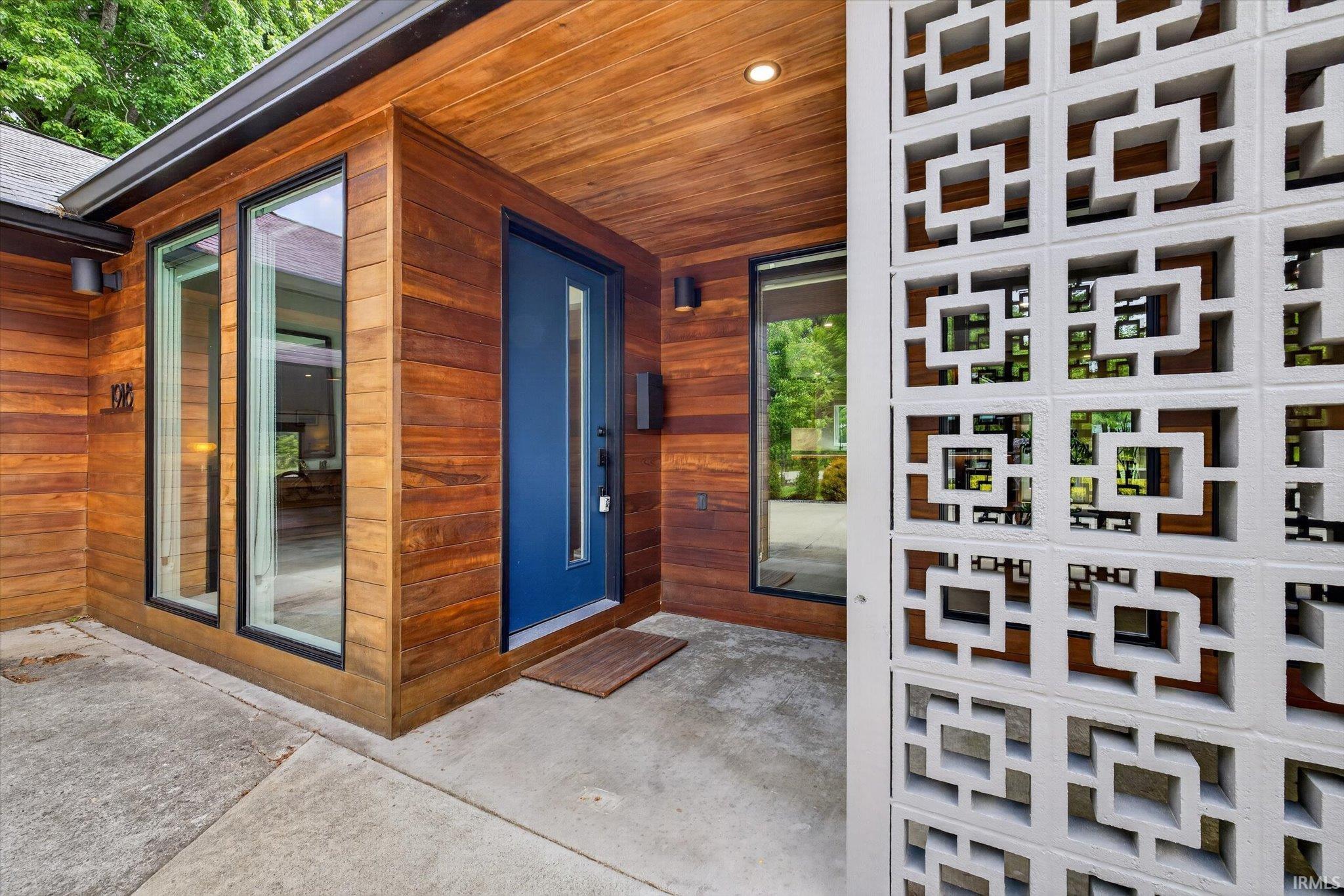 1918 E Ruby Lane