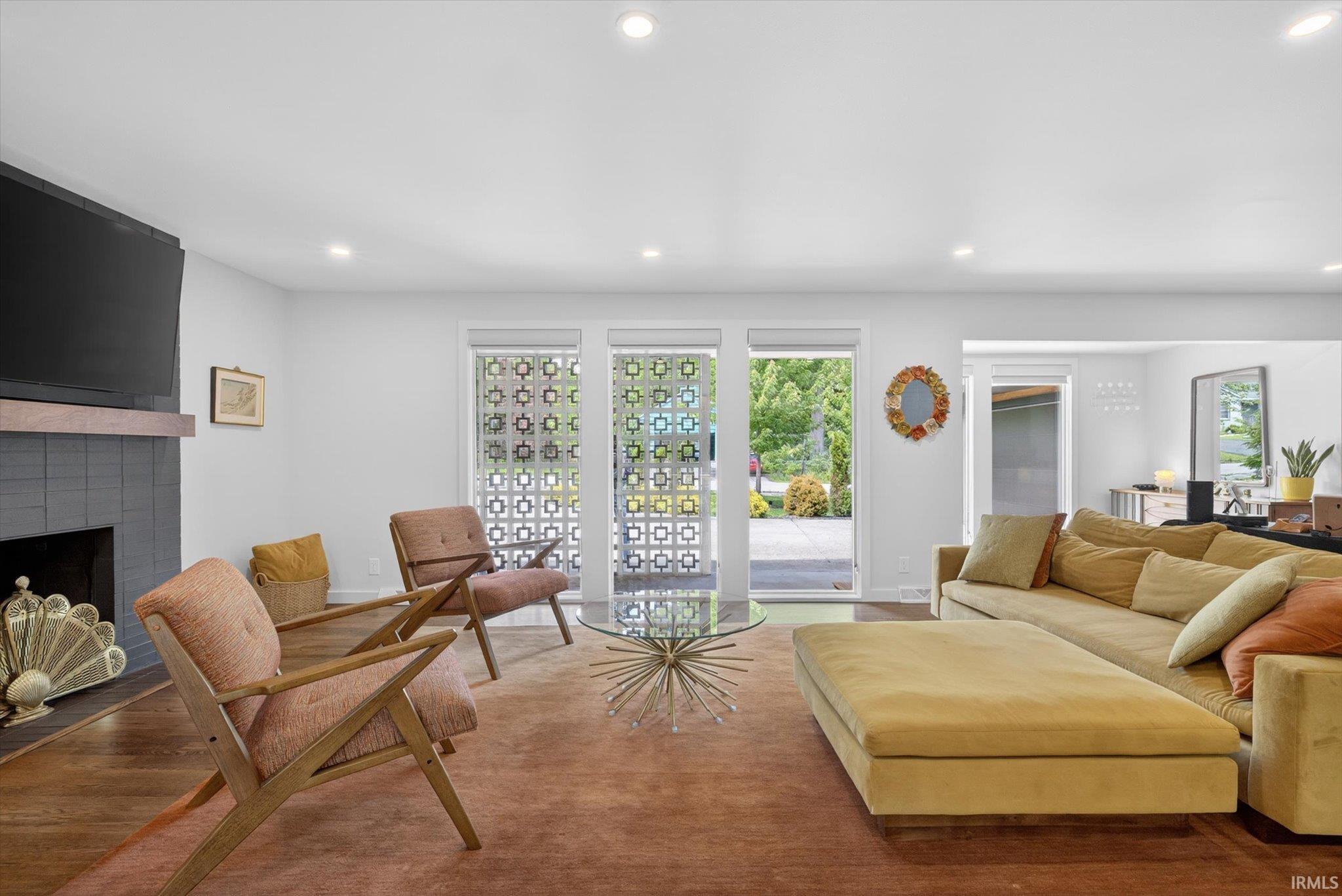 1918 E Ruby Lane