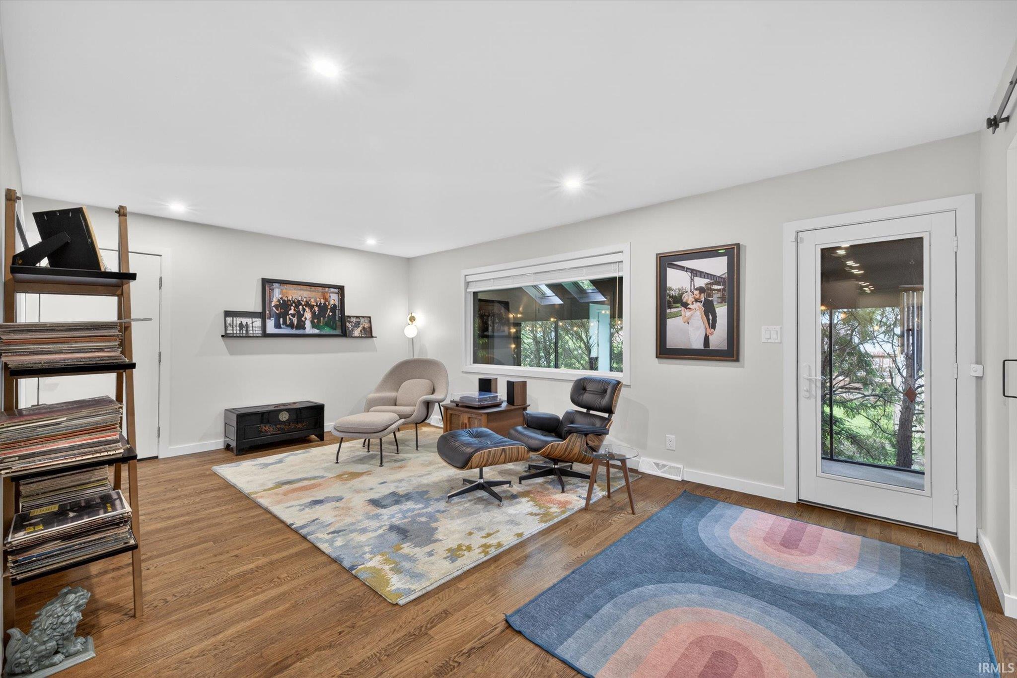 1918 E Ruby Lane