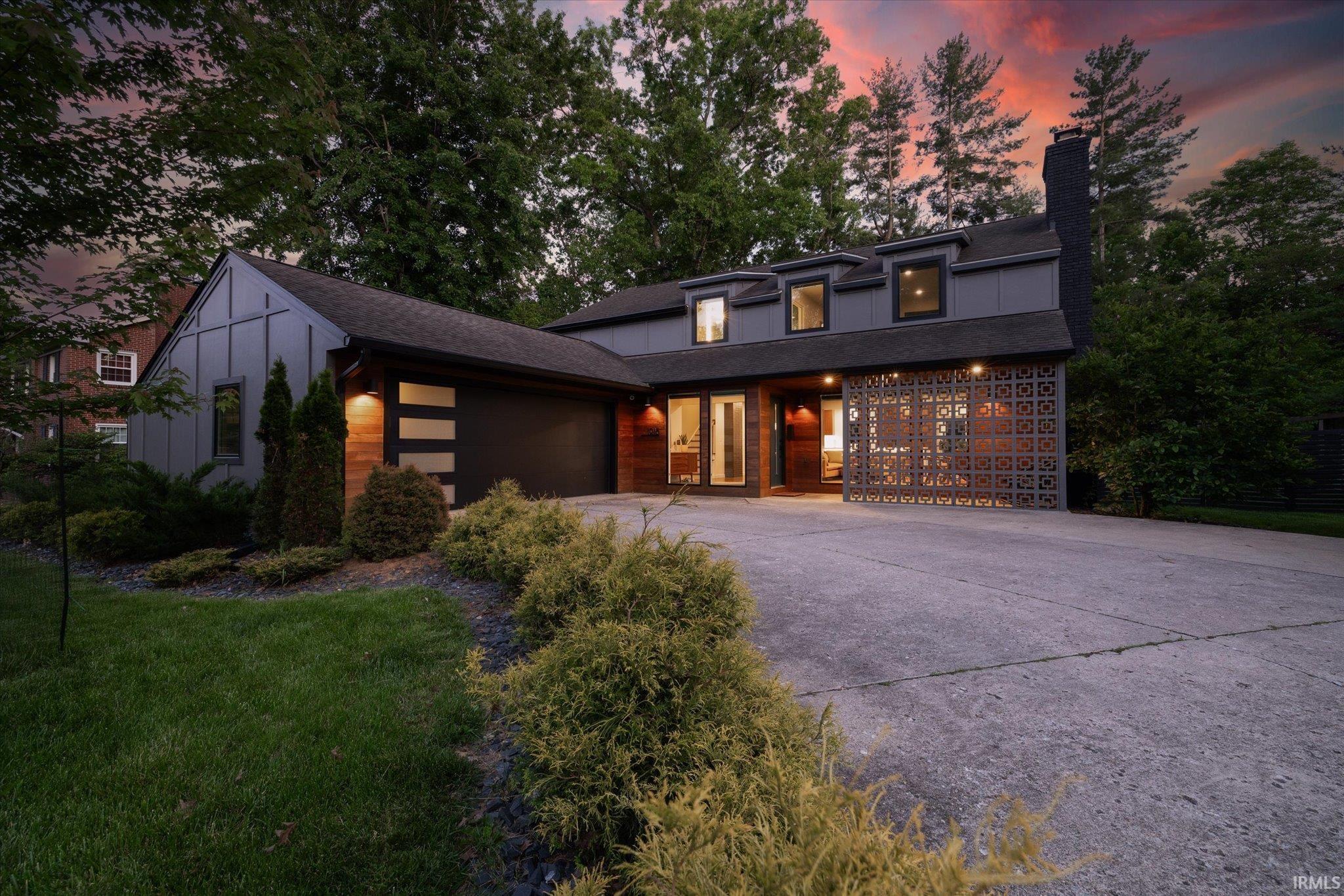 1918 E Ruby Lane
