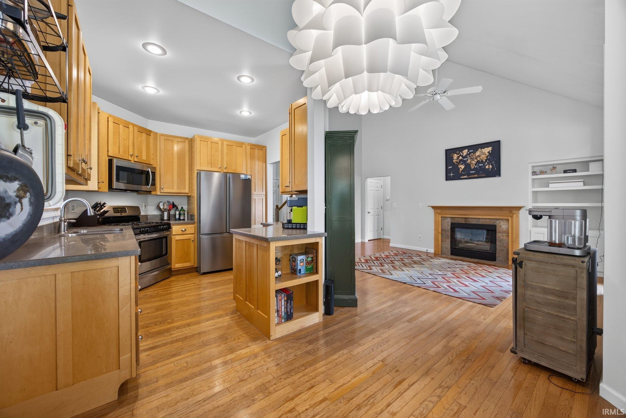 1048 E Chris Lane