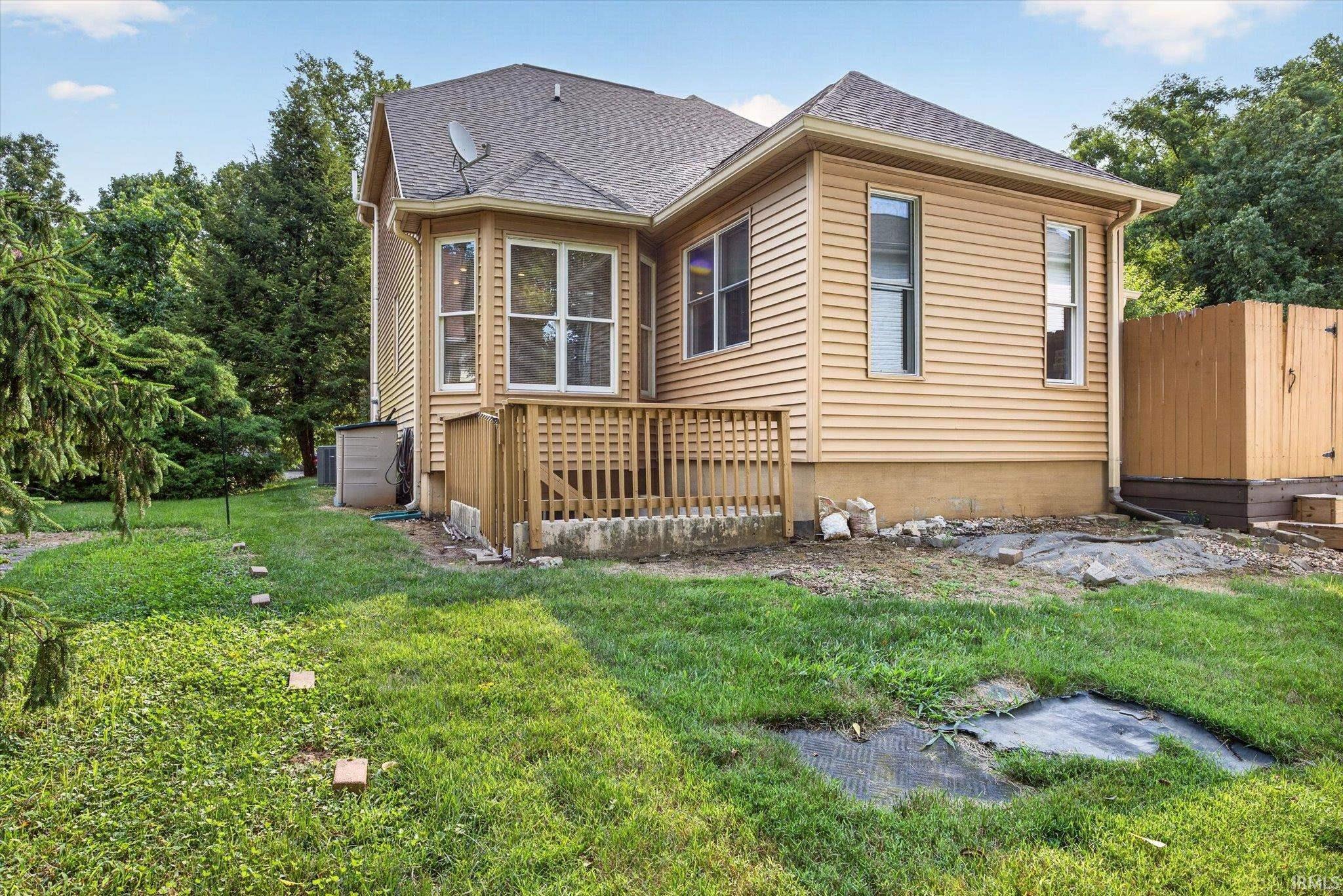 1048 E Chris Lane