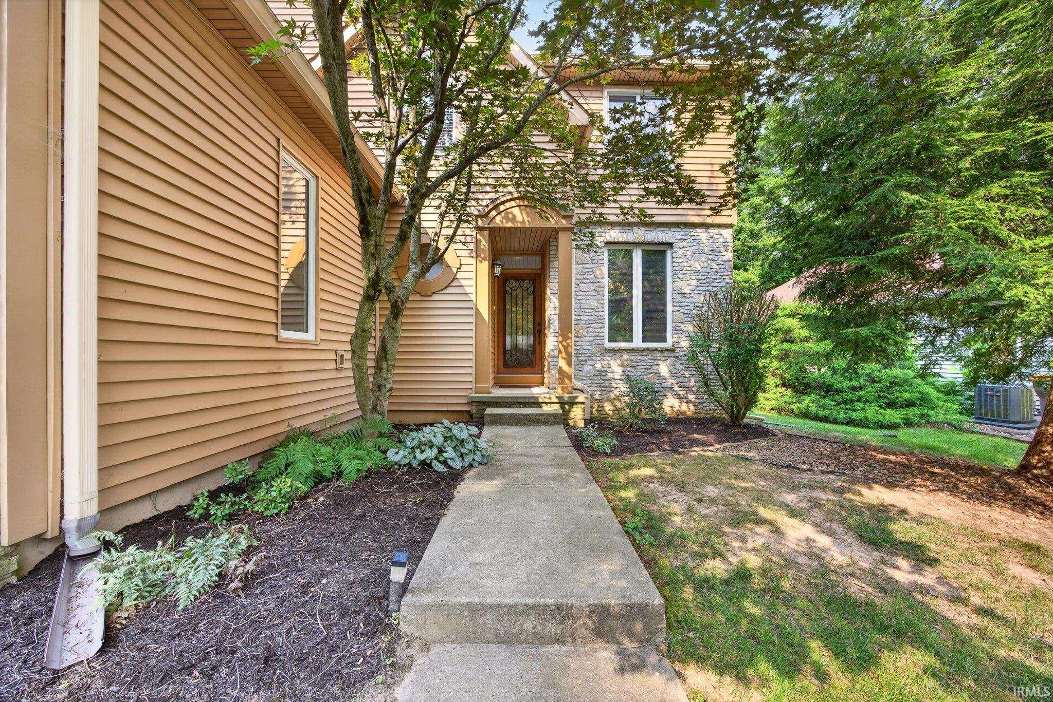 1048 E Chris Lane