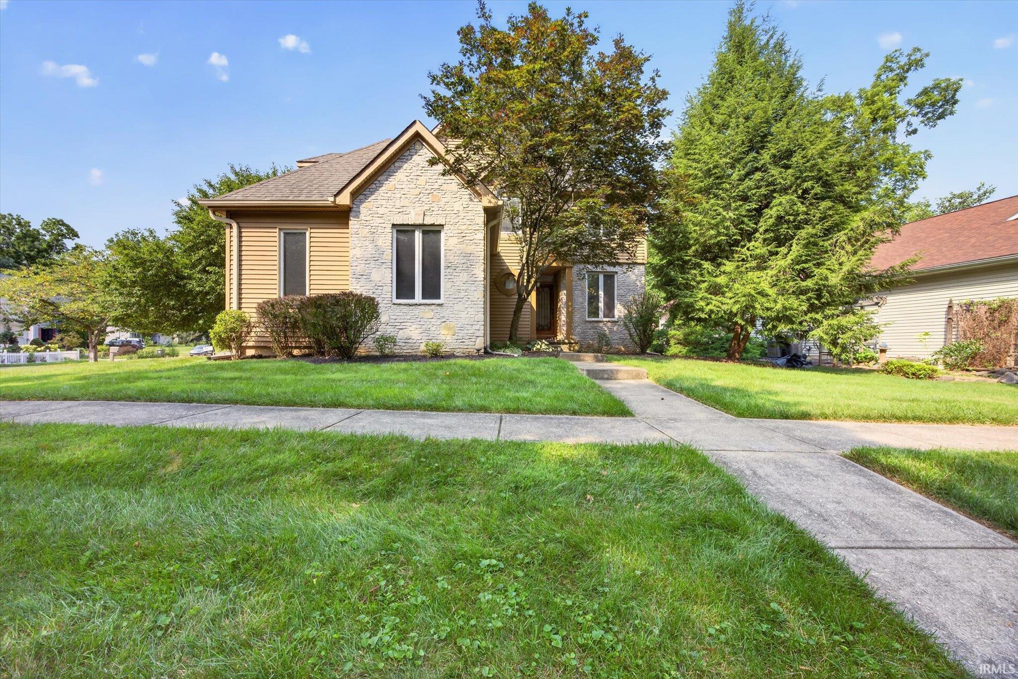 1048 E Chris Lane