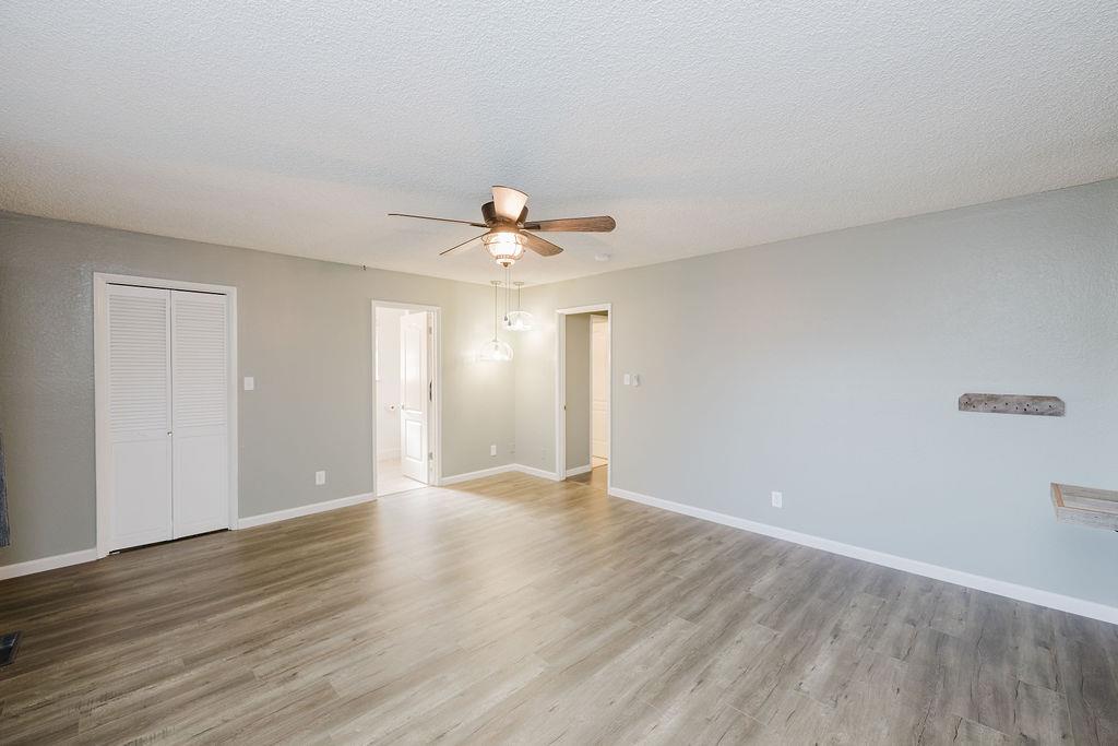 1086 W Fremont Avenue