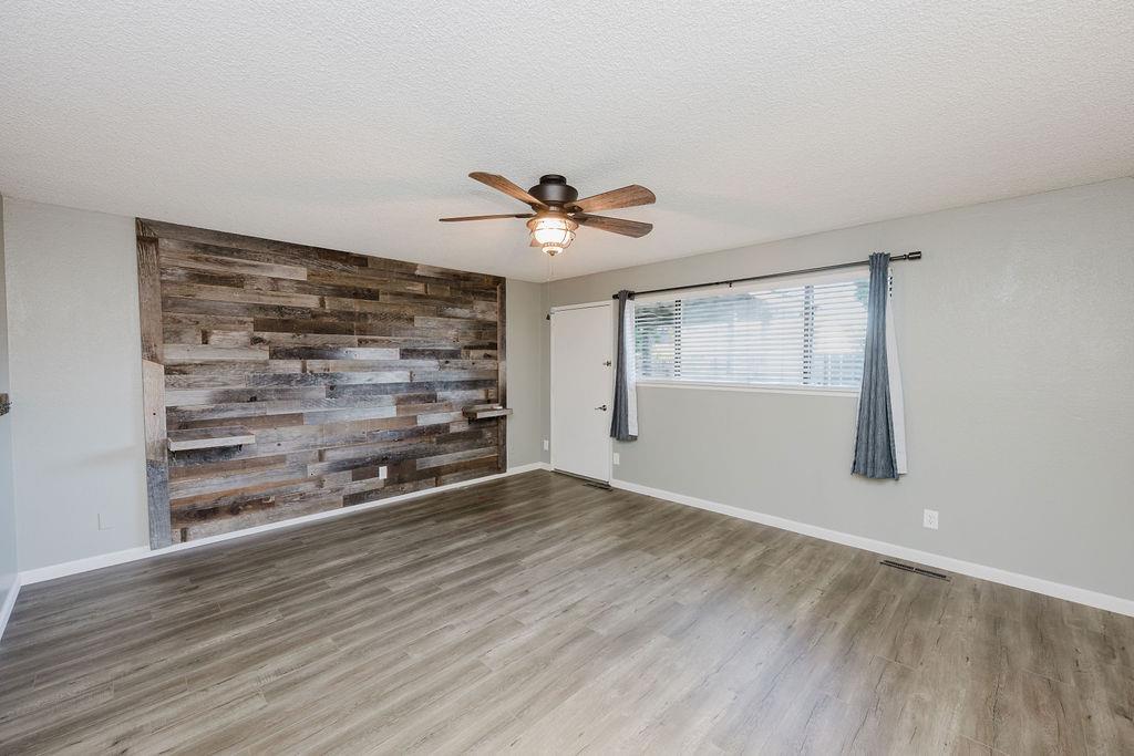 1086 W Fremont Avenue