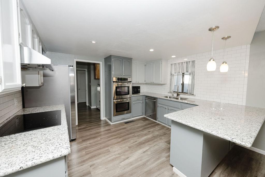 1086 W Fremont Avenue