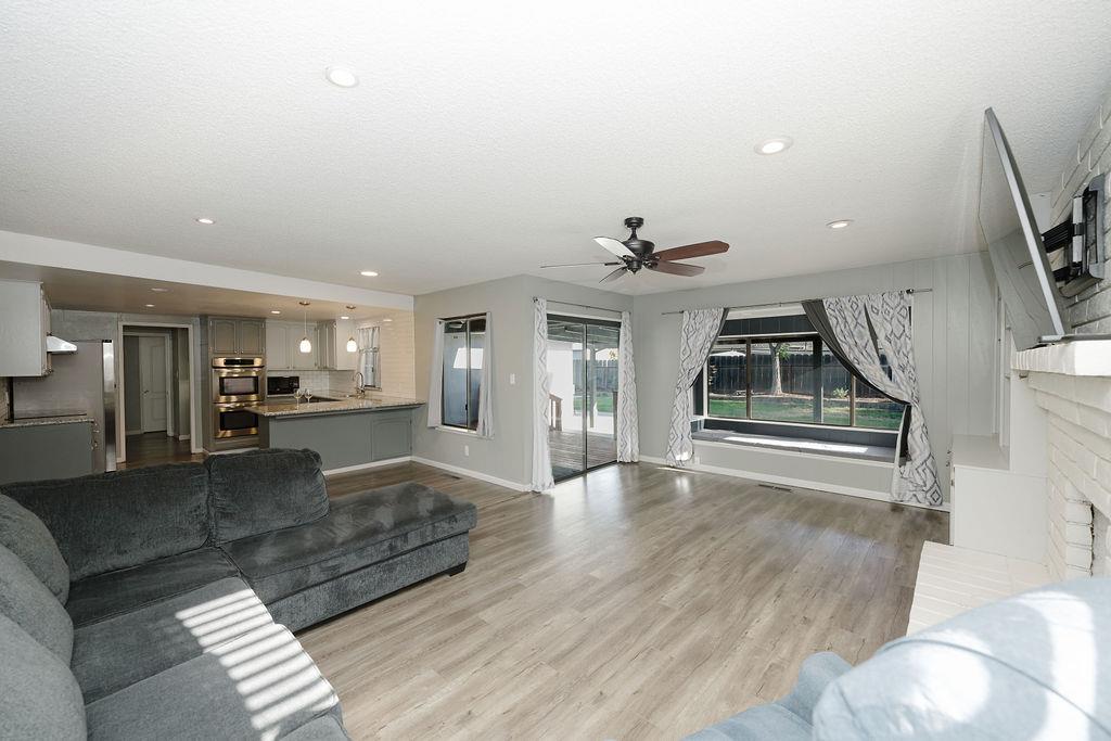 1086 W Fremont Avenue