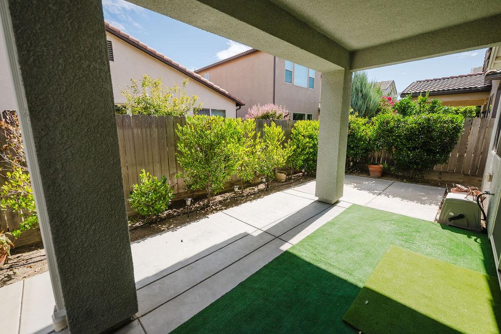 1407 E Via Azzurra Way