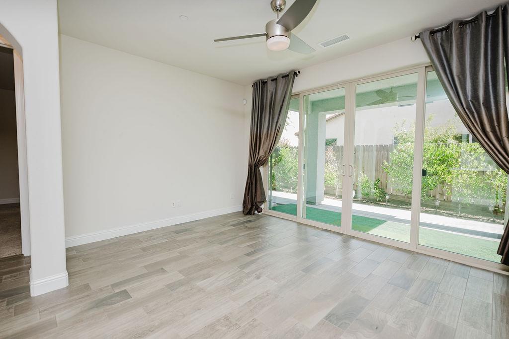 1407 E Via Azzurra Way