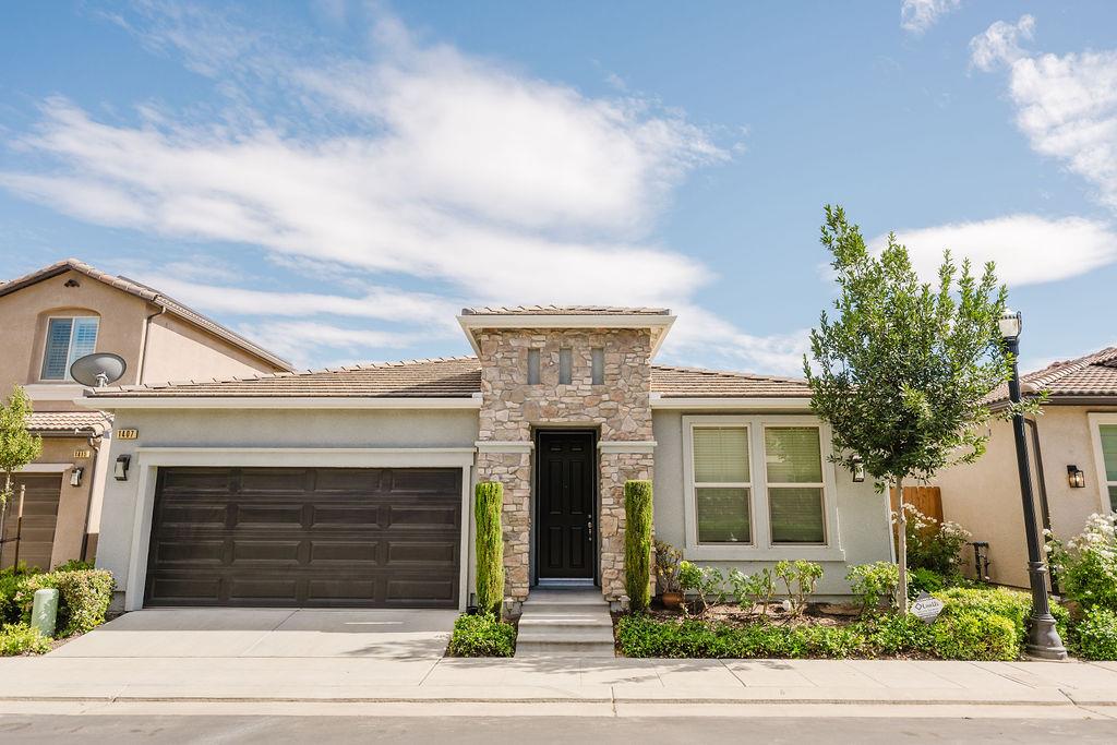 1407 E Via Azzurra Way