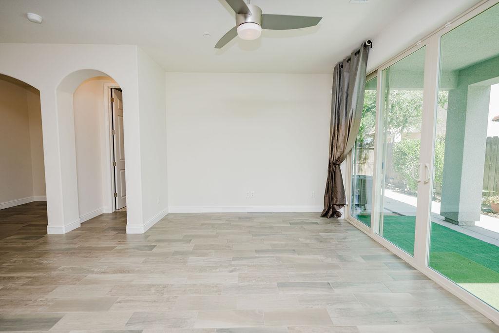 1407 E Via Azzurra Way