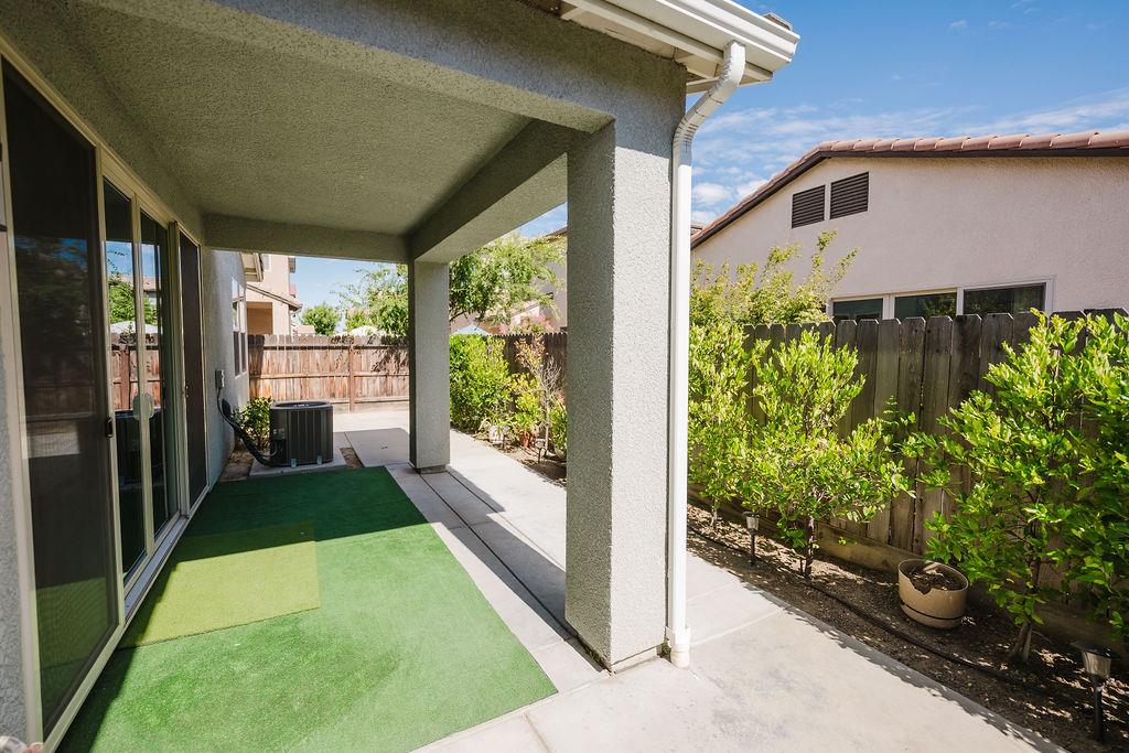 1407 E Via Azzurra Way