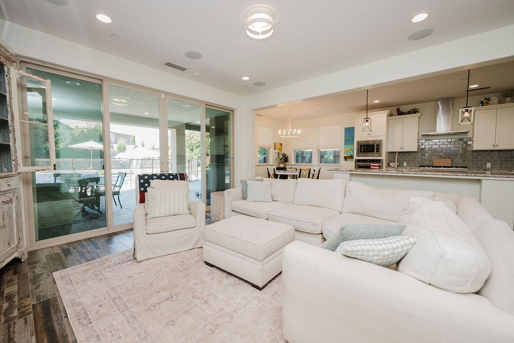 1671 E Bella Fiore Drive
