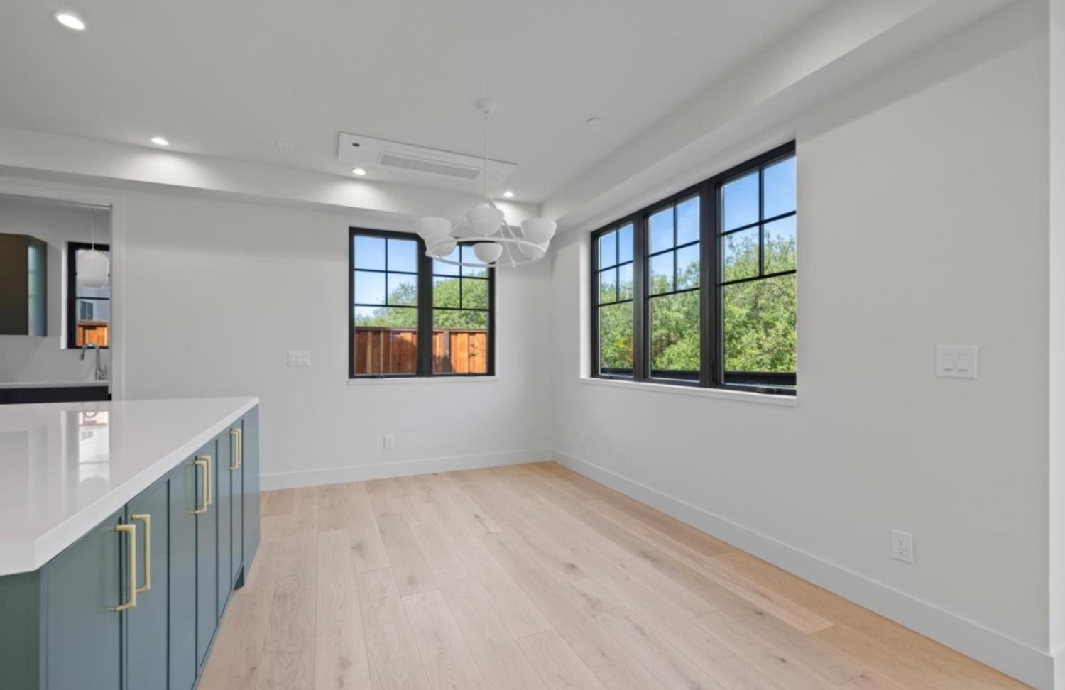 525 Creekside Court