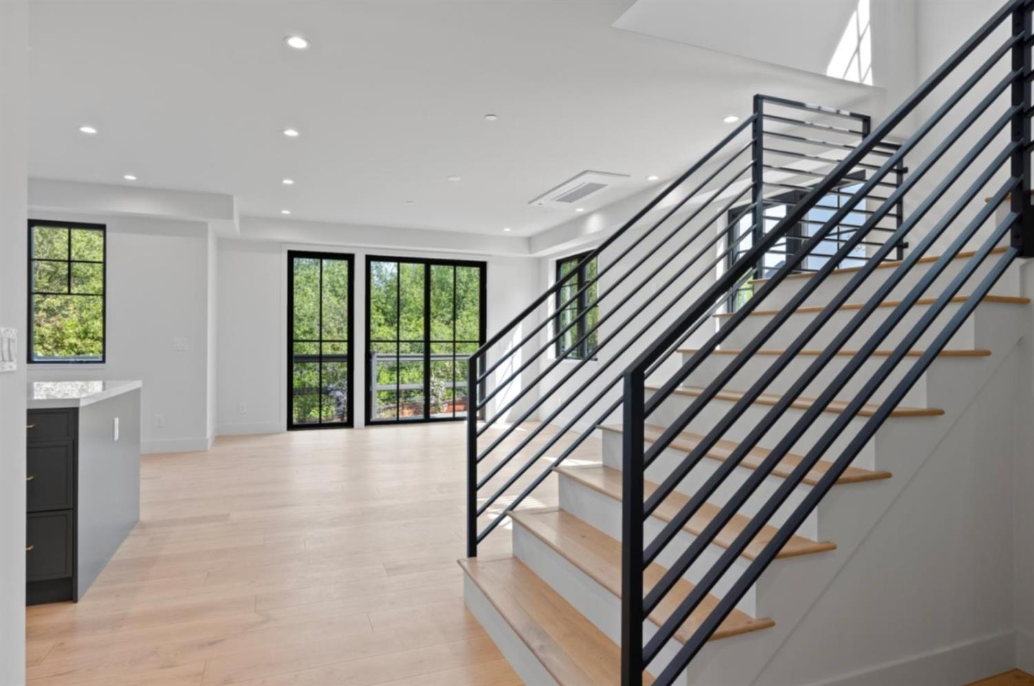525 Creekside Court