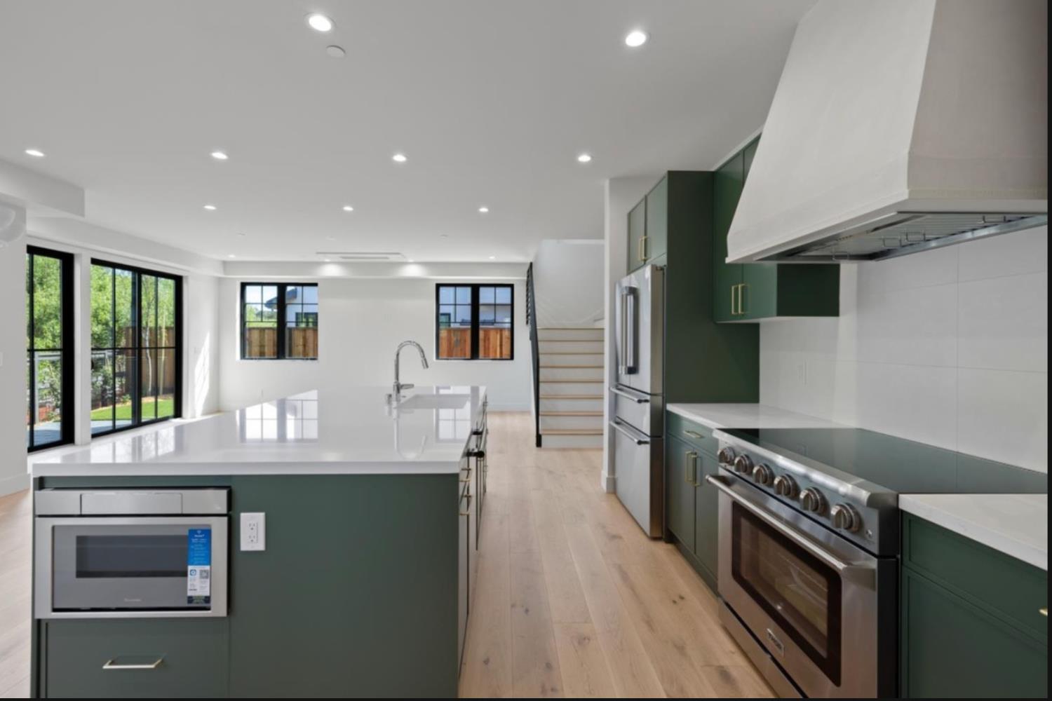525 Creekside Court