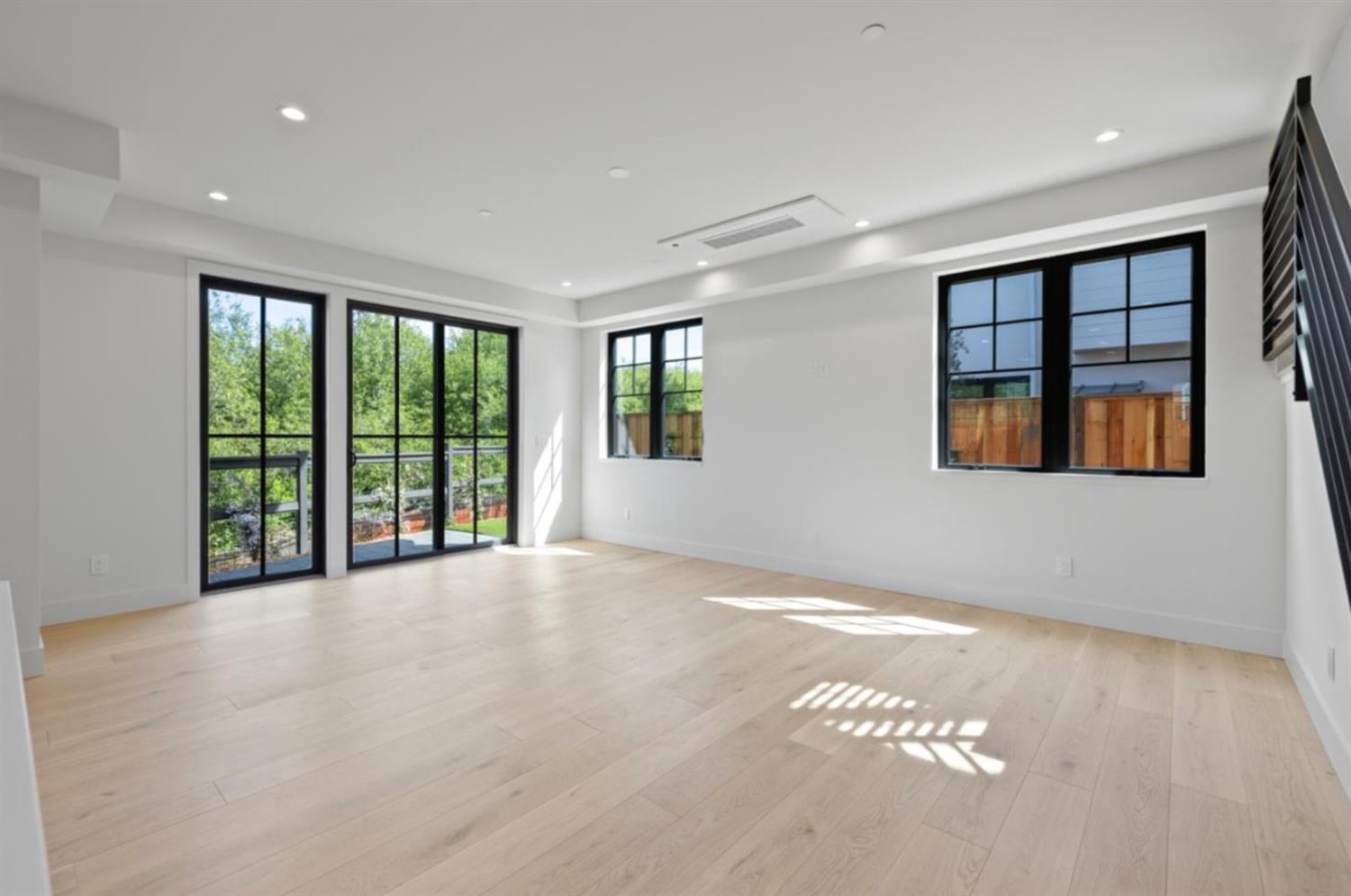 525 Creekside Court