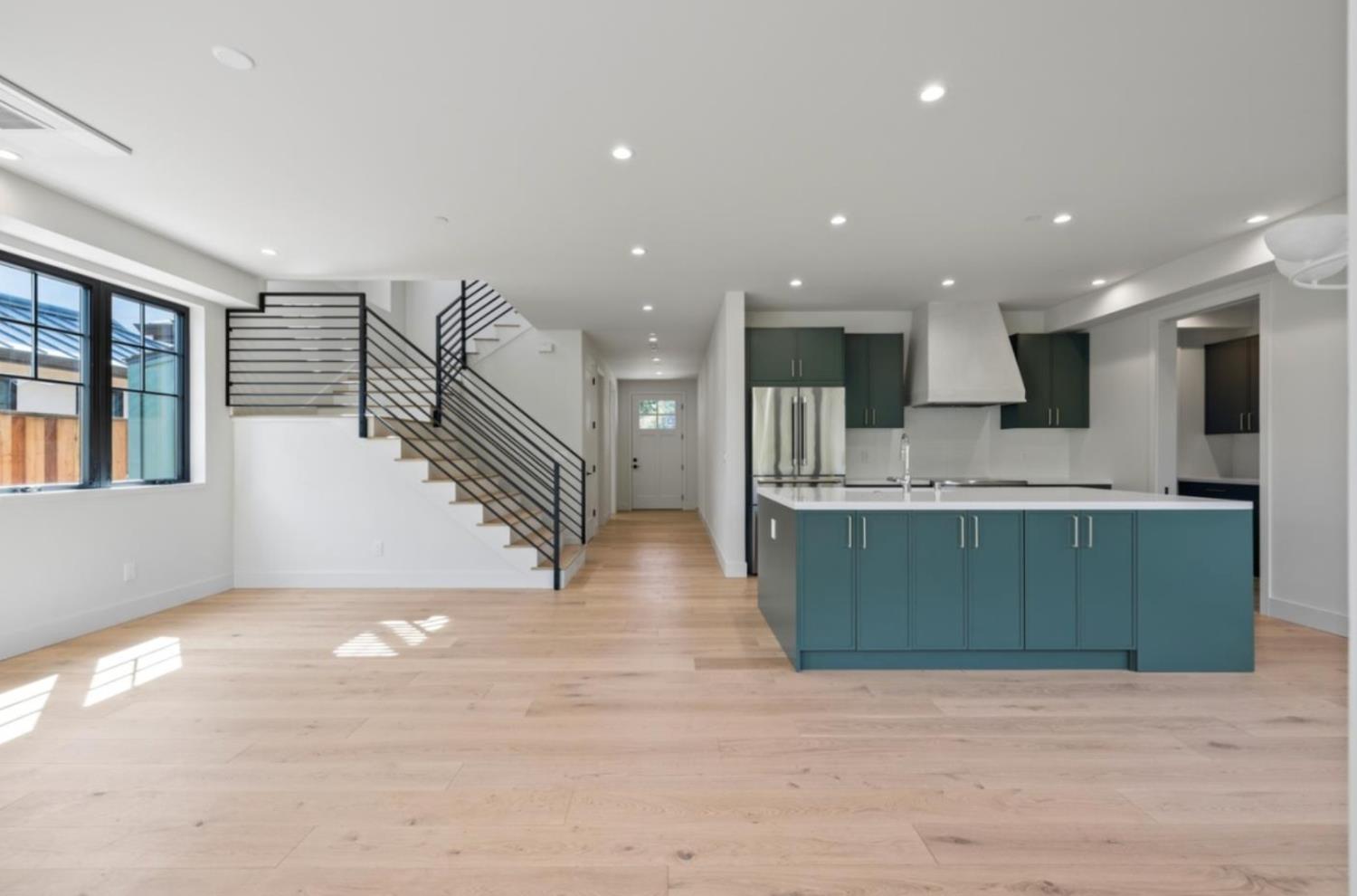 525 Creekside Court