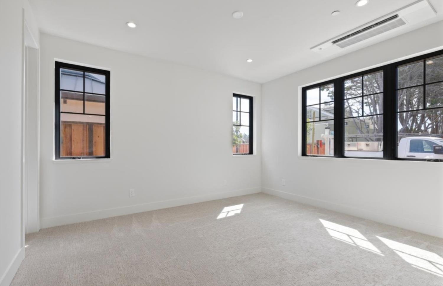 525 Creekside Court