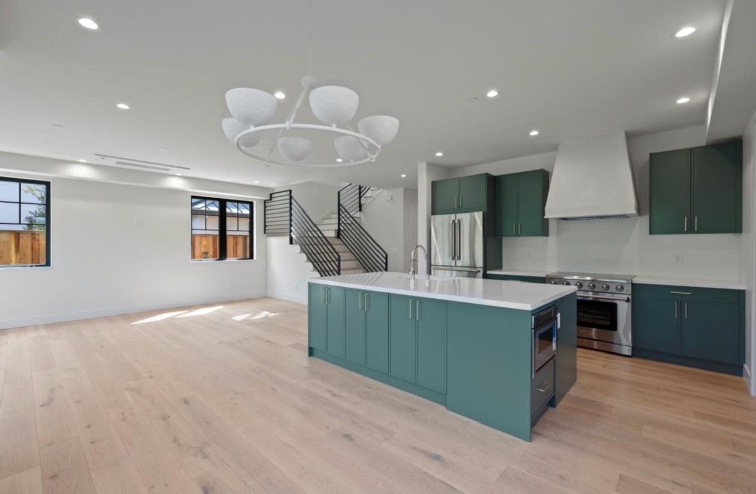 525 Creekside Court