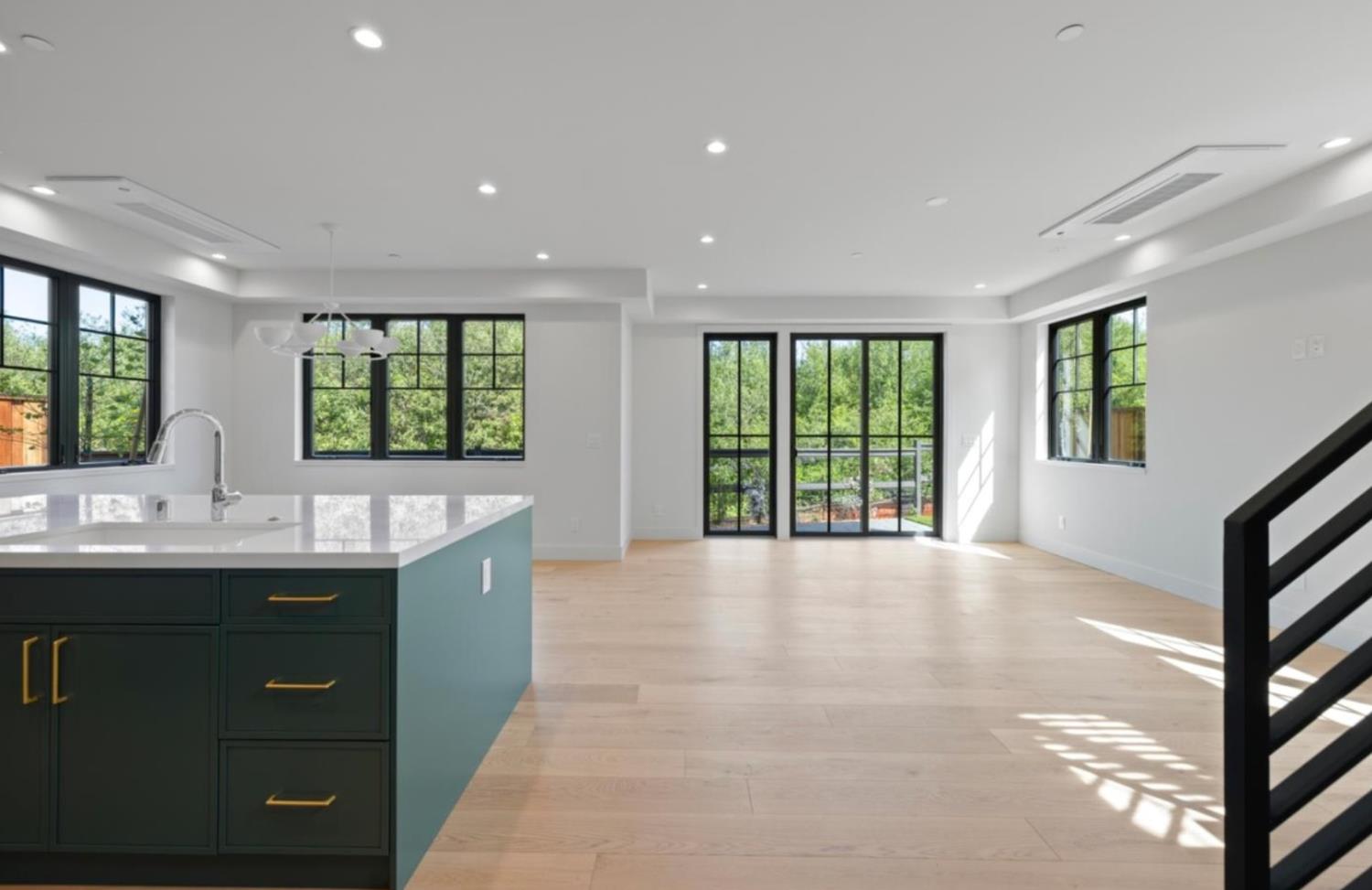 525 Creekside Court