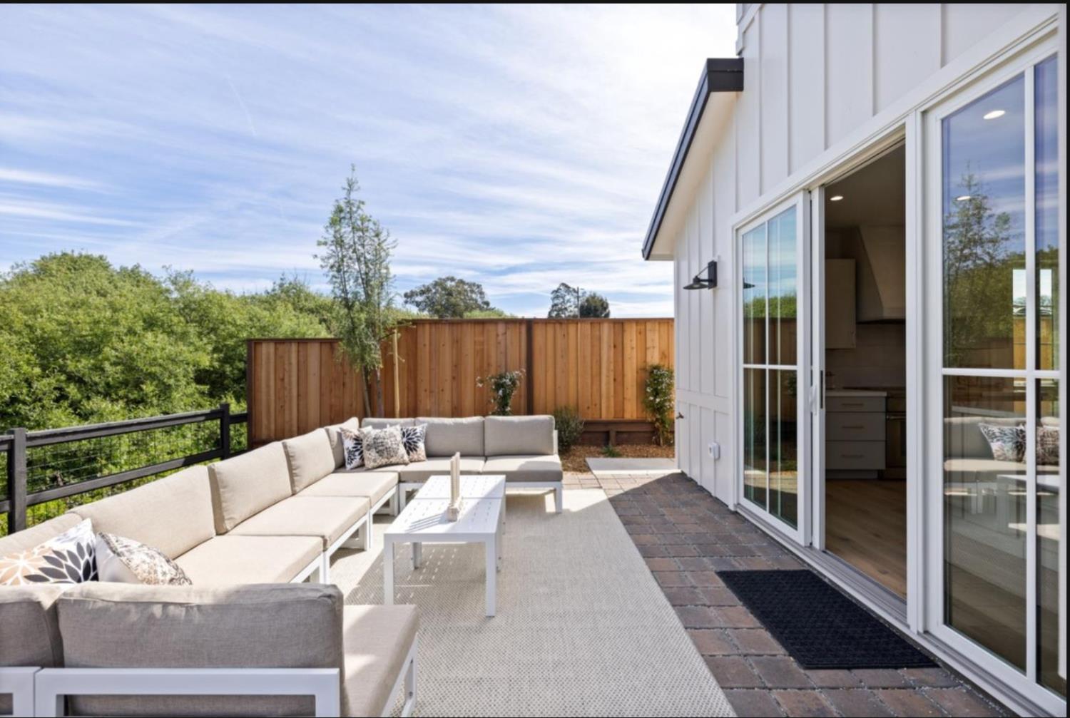 577 Creekside Court