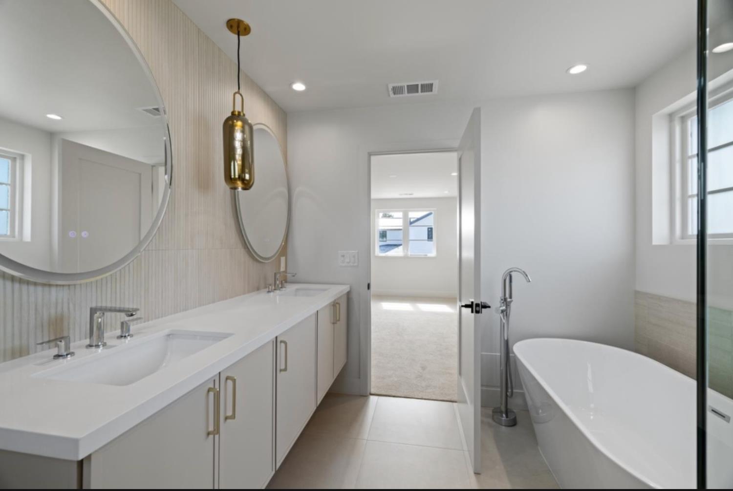 577 Creekside Court