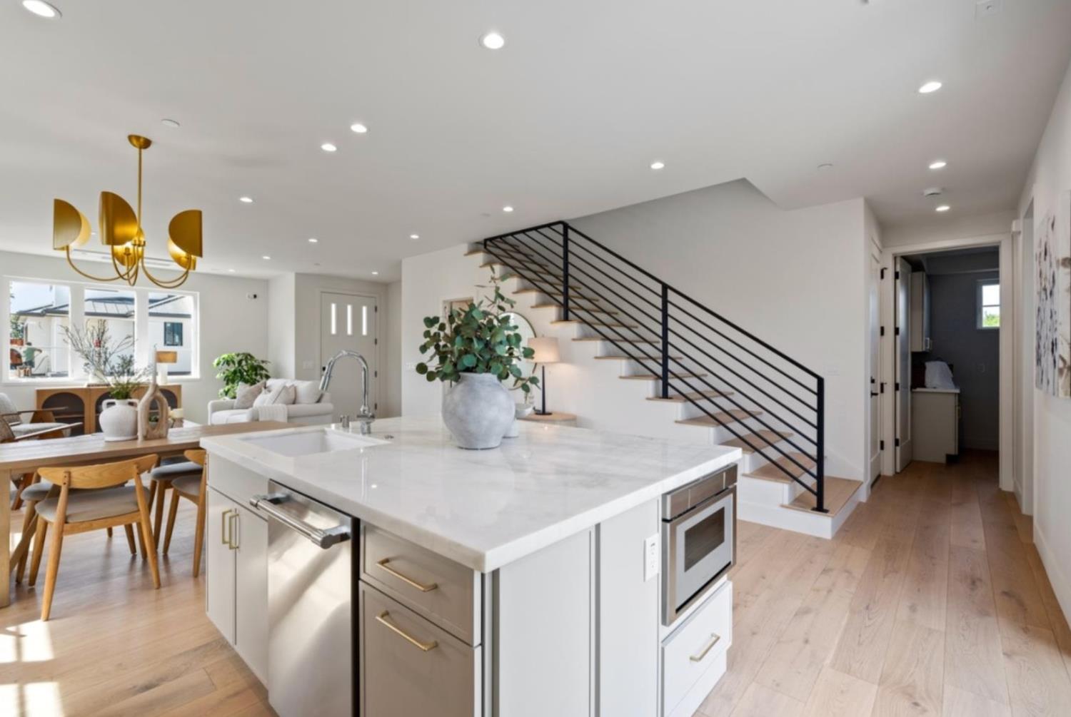 577 Creekside Court