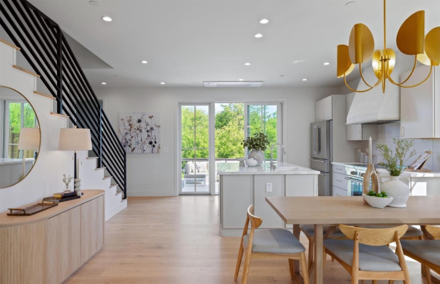 577 Creekside Court