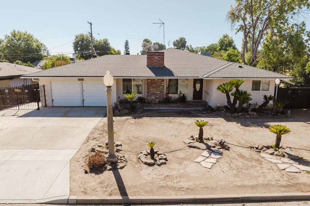 2994 E Ashlan Avenue