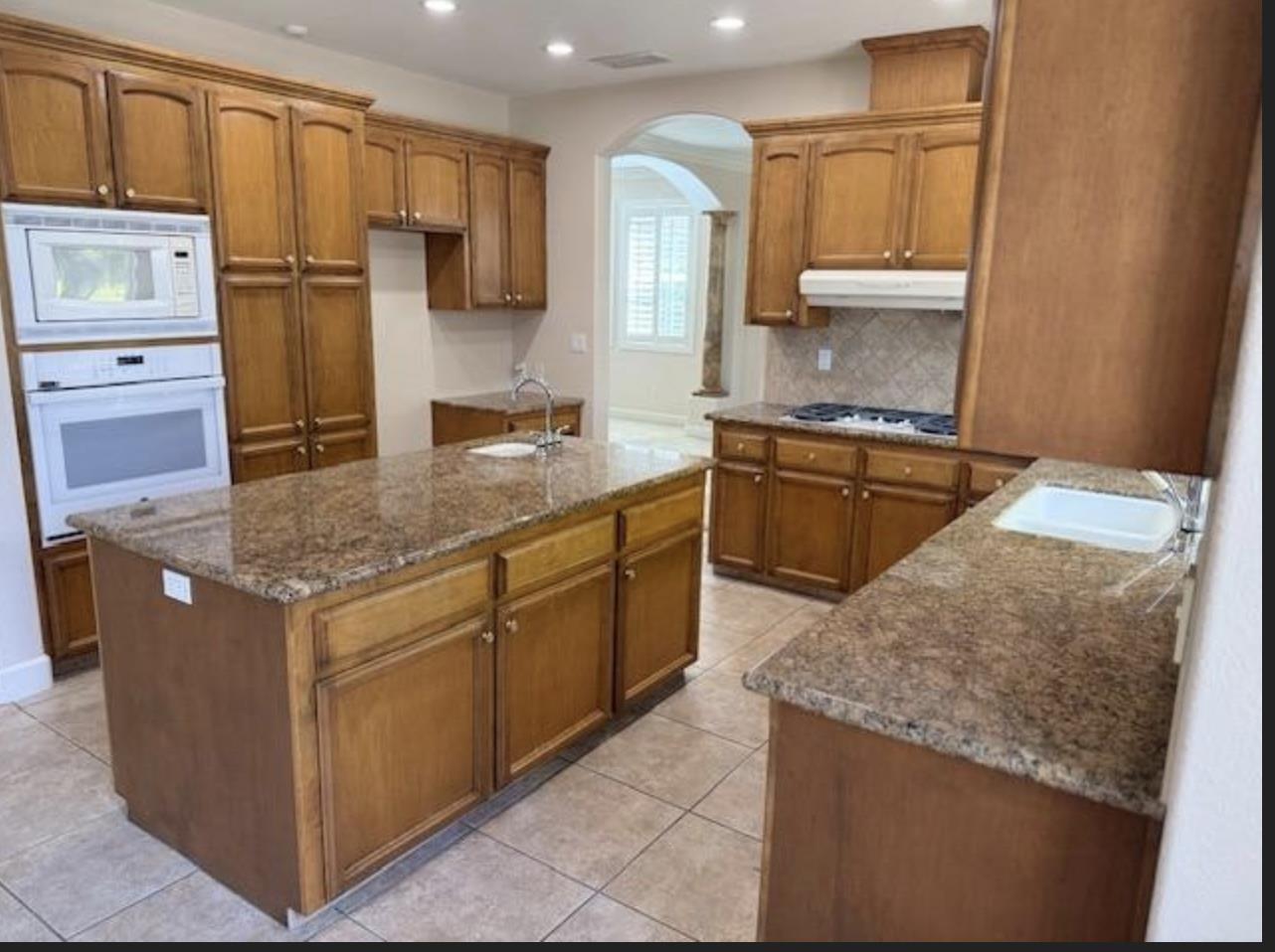 4535 N Outlook