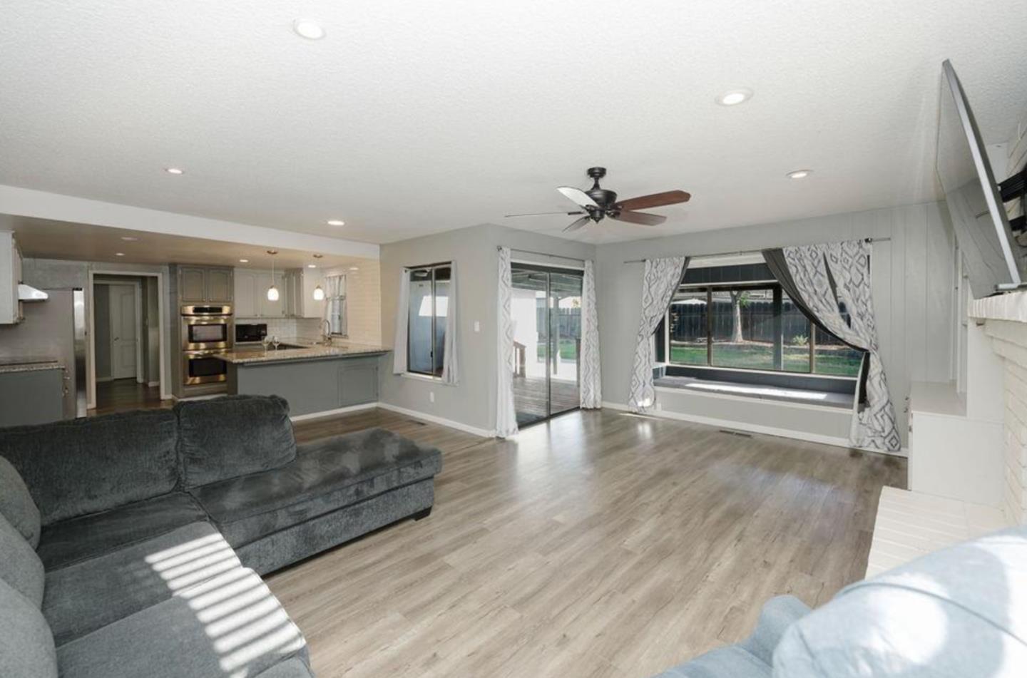 1086 West Fremont Avenue