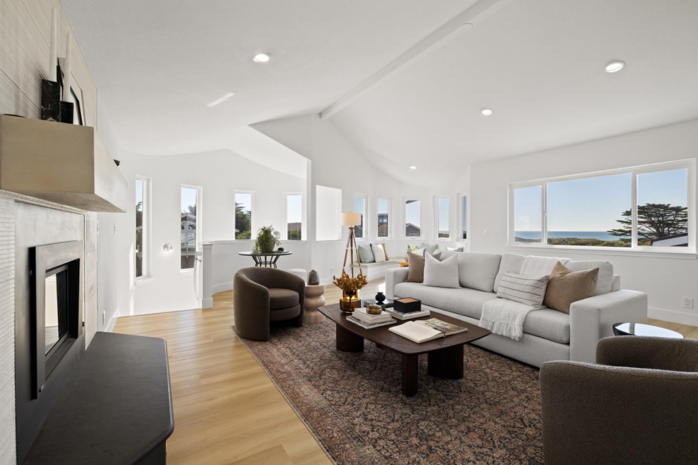 211 Washington Boulevard