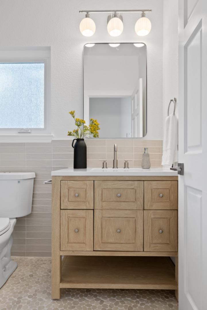 211 Washington Boulevard