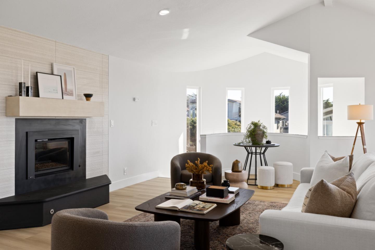 211 Washington Boulevard