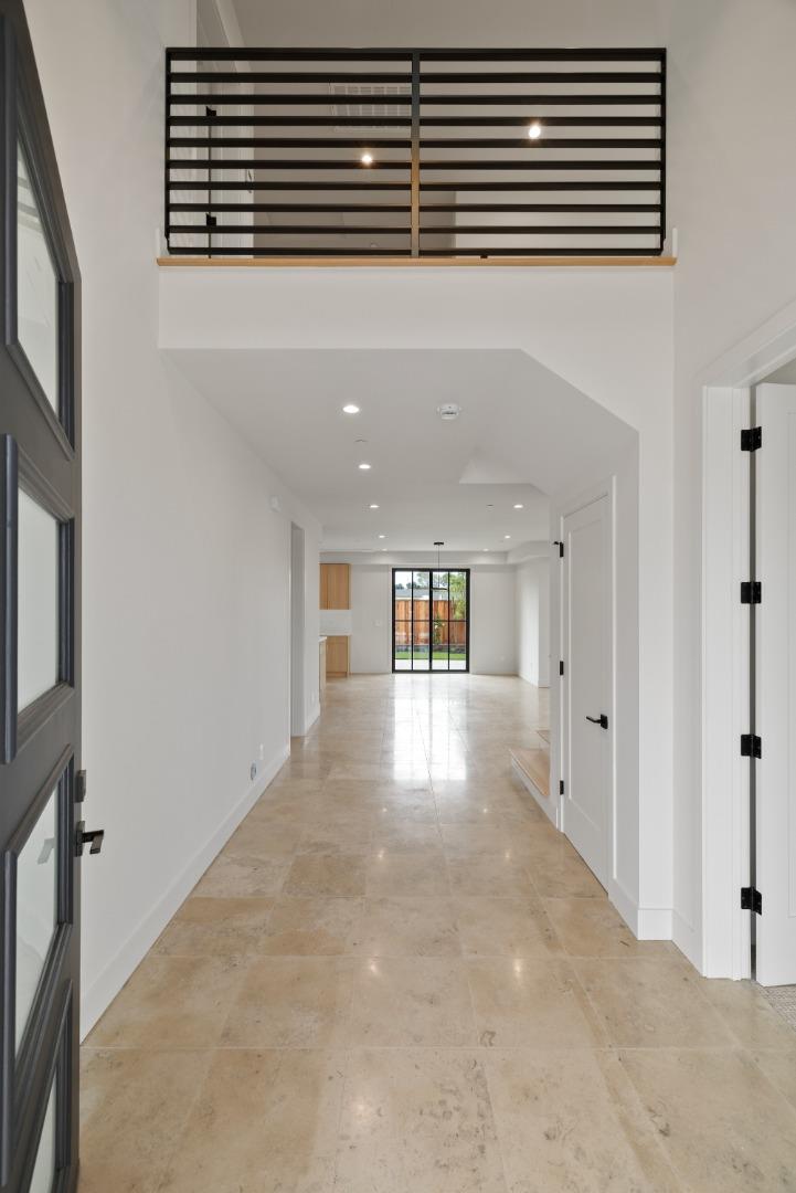 568 Creekside Court