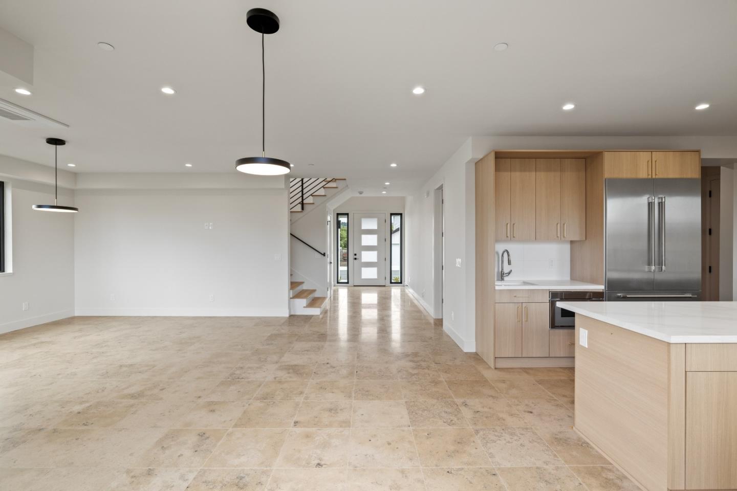 568 Creekside Court