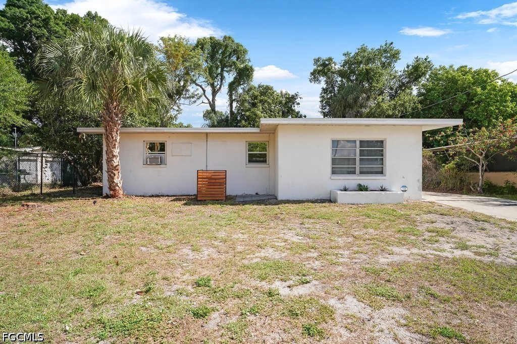912 Hibiscus LN