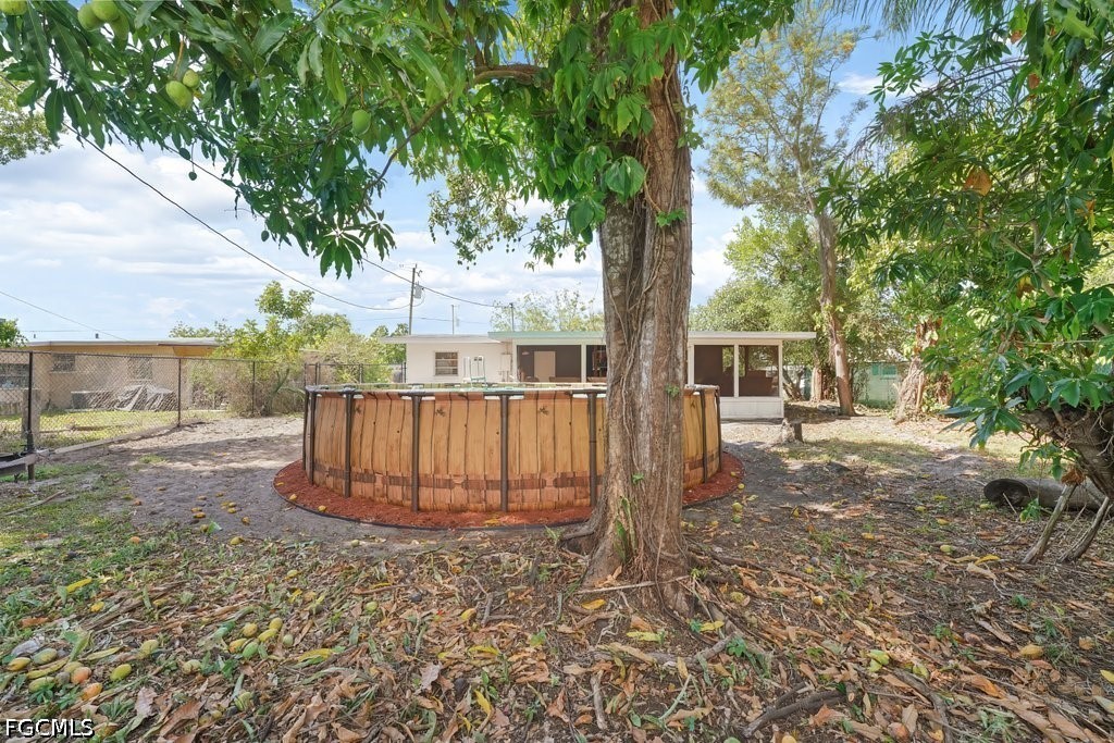 912 Hibiscus LN