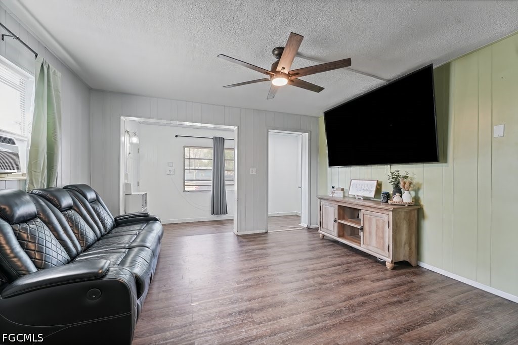 912 Hibiscus LN